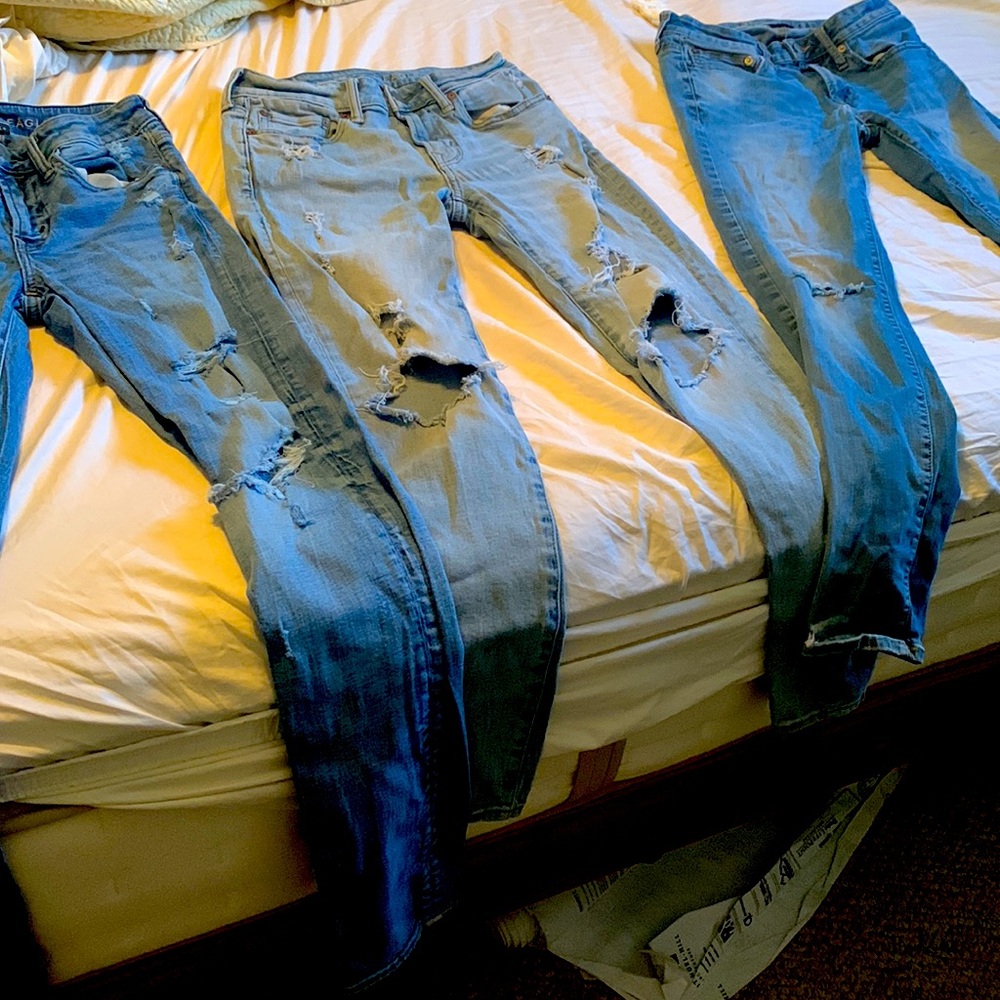 American eagle bundle size 28x30. All worn but still in great condition.